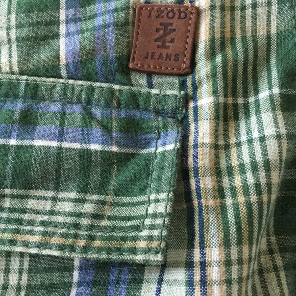 Men’s IZOD JEANS Green Plaid Shorts - Picture 2 of 7